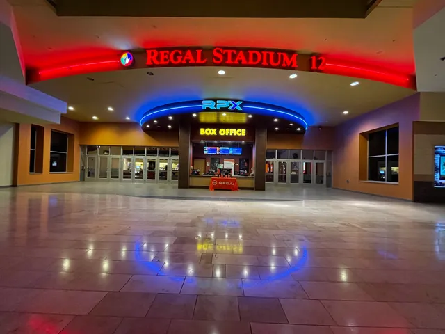 Regal Lansing Mall