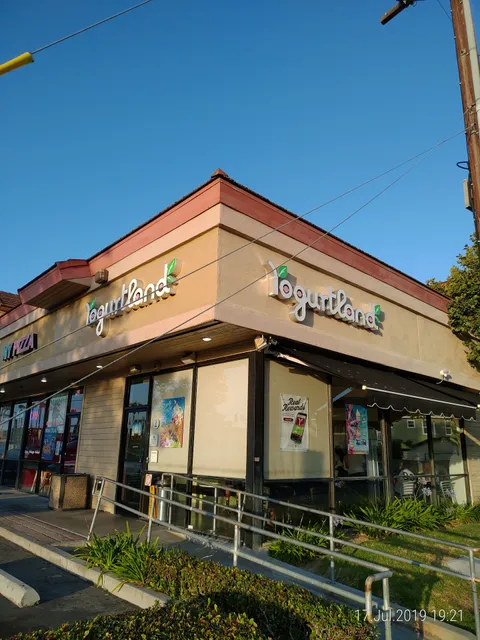 Newport & Walnut Center