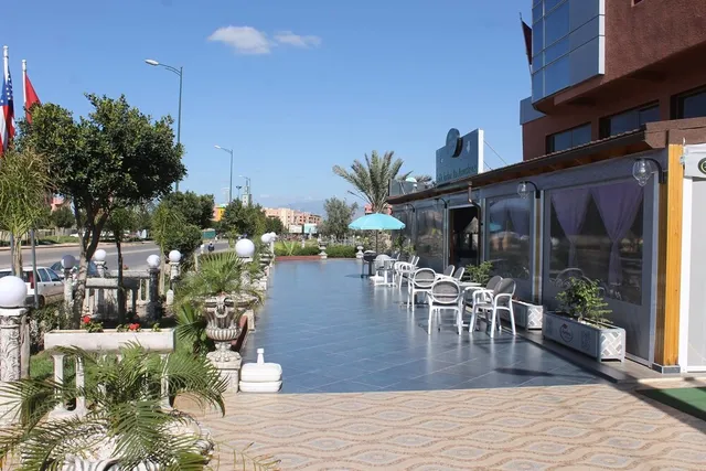 Hôtel Hadaik Ain Asserdoune