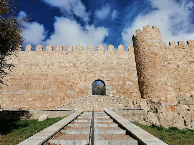 Puerta de San Isidro o de la Malaventura