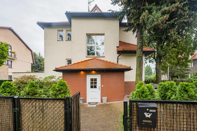 Willa Zacisze - Pokoje Gościnne