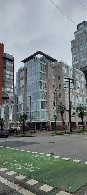 910 Beach Apartments