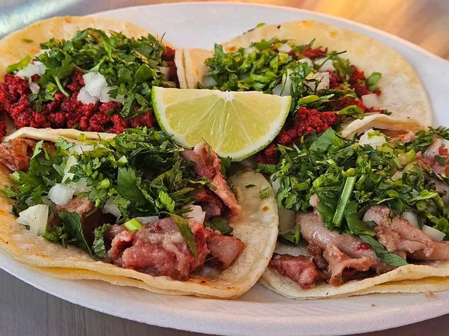 Tacos y Mariscos El Cebollo LLC- Mall