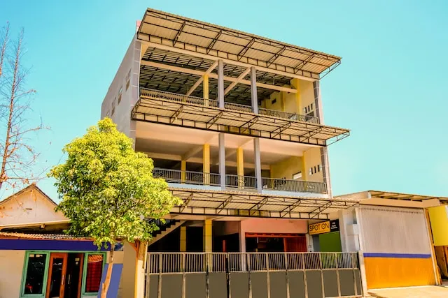 Super OYO 1759 Family Residence