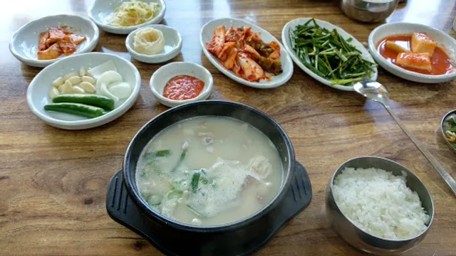 시골한방돼지국밥 부민점