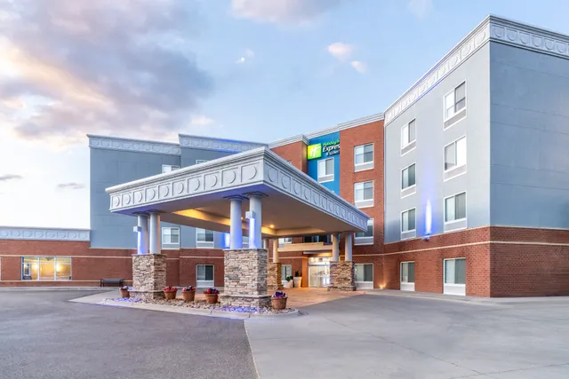 Holiday Inn Express & Suites Denver North - Thornton