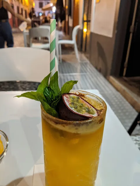 Revolucion Cocktail Bar