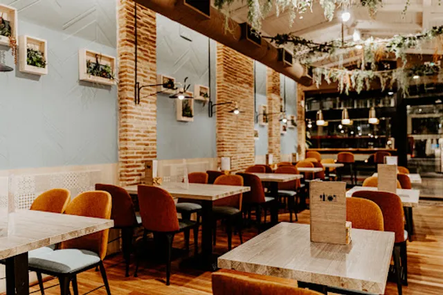 Al Toque "Gran Vía", Tortillas, raciones y copas