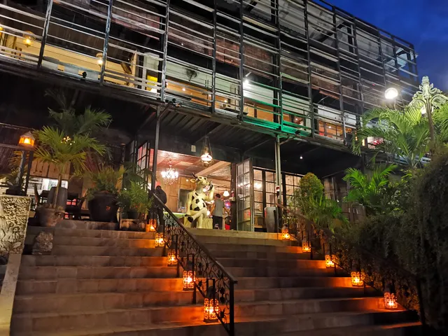 Sama Sama Suites & Restaurant