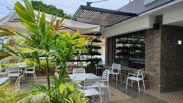 Apostadero Bistró & Lounge