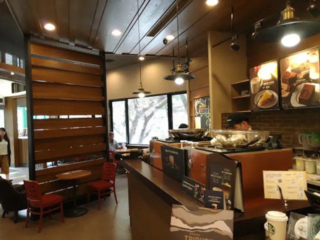 Starbucks (中榮店)