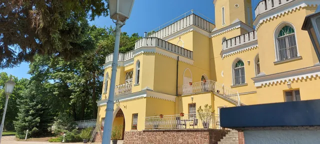 Sir David Balaton Castle