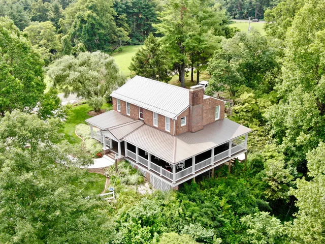 The Crest at Pipers' Gap Bed & Breakfast