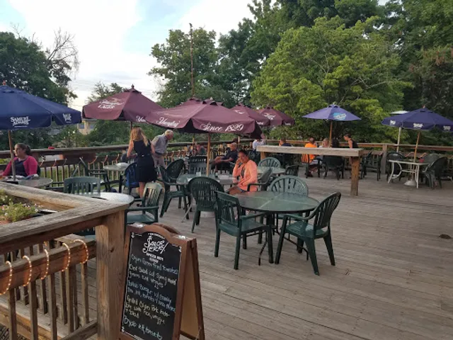 Plantation Bar & Grill