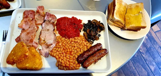 Alberto's Bar & Bistro