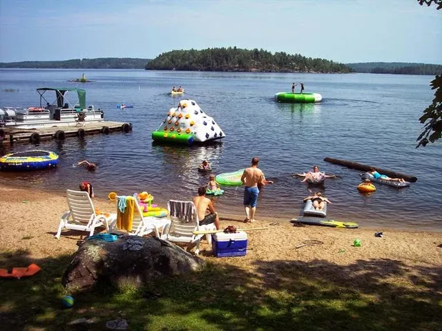 Pine Point Lodge, Resort & Motel