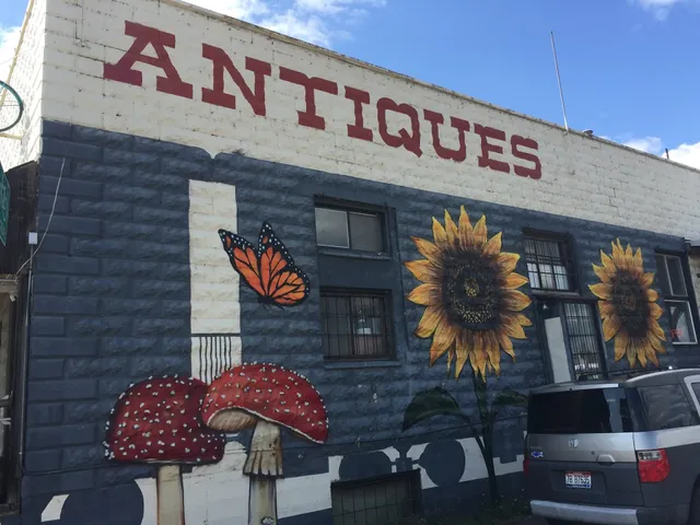 Foster's Crossing Antiques