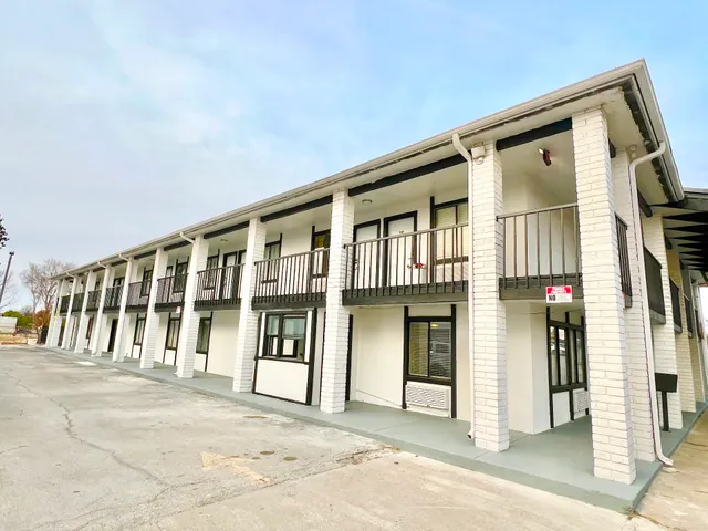 Economy Inn & Suites - Tulsa