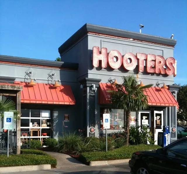 Hooters