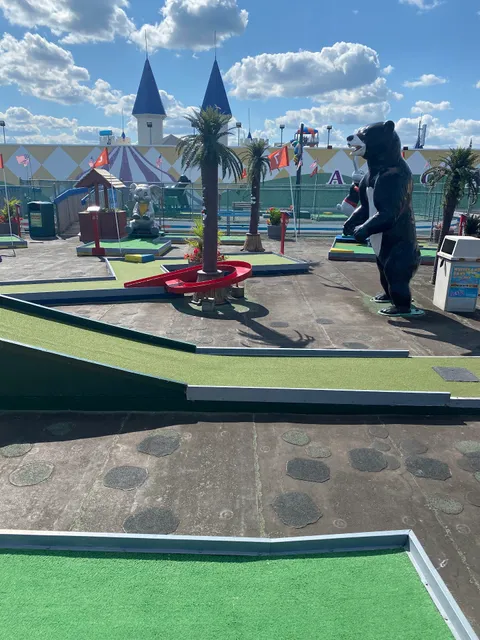 Wacky Rooftop Golf