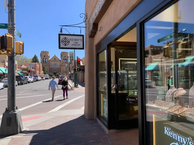 Kenny's On The Plaza