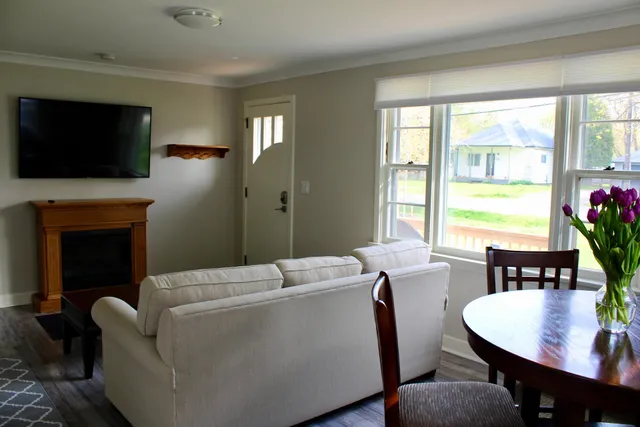 Bissell's Hideaway in Heart of Old Town NOTL