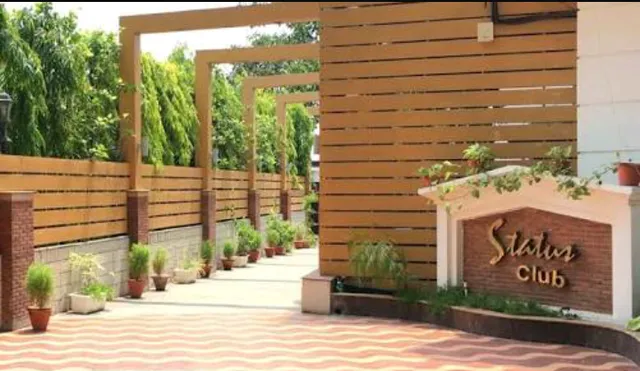 Status club business Hotel