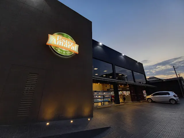 Ester Amaral Pães e Cia