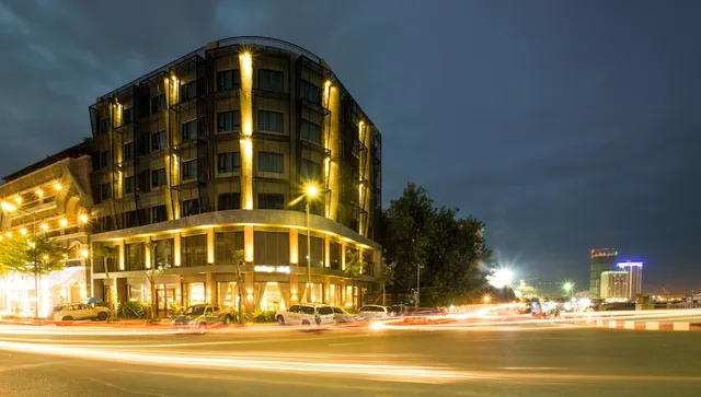 Almond Hotel Bassac River, Phnom Penh