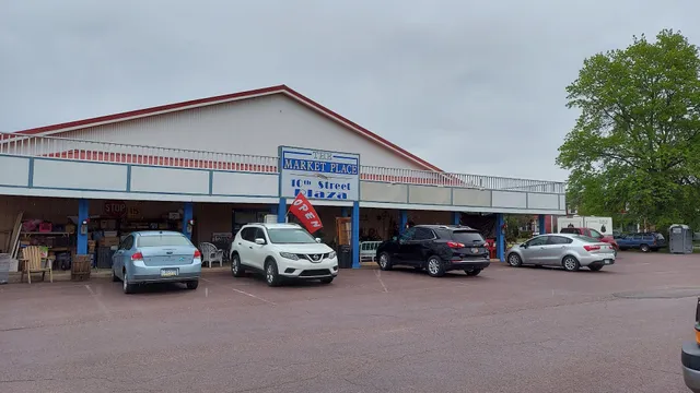 The Marketplace at 10th Street Plaza