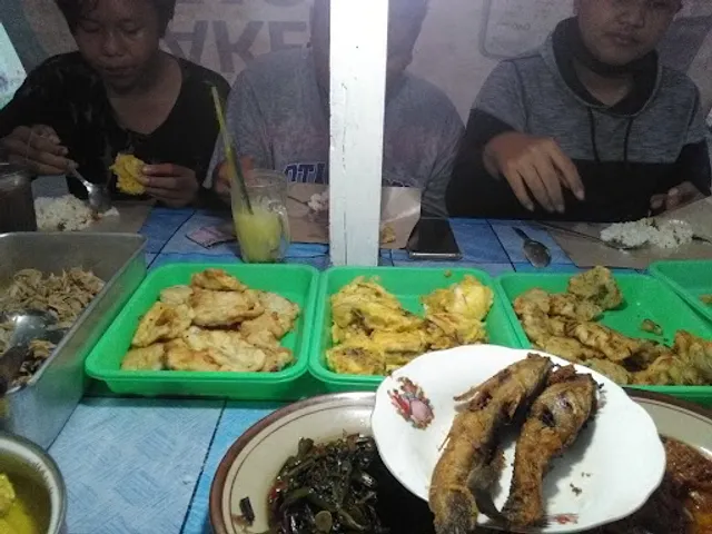 ANGKRINGAN PAK RADEN