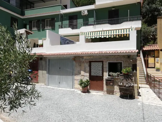 La Badia Bed and Room