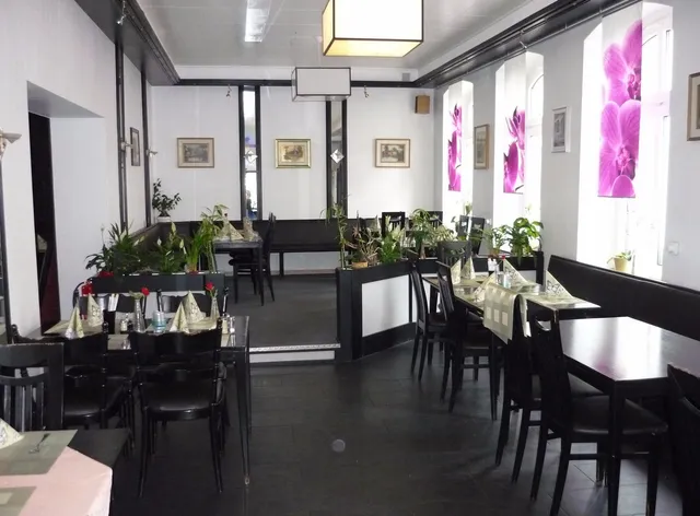 Yumi Hotel Sushi-Steaks & Friends