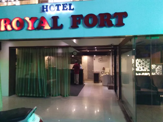 OYO 48624 Royal Fort