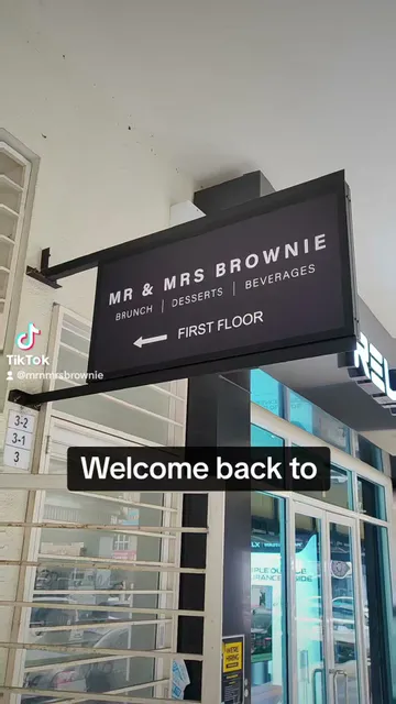 Mr & Mrs Brownie