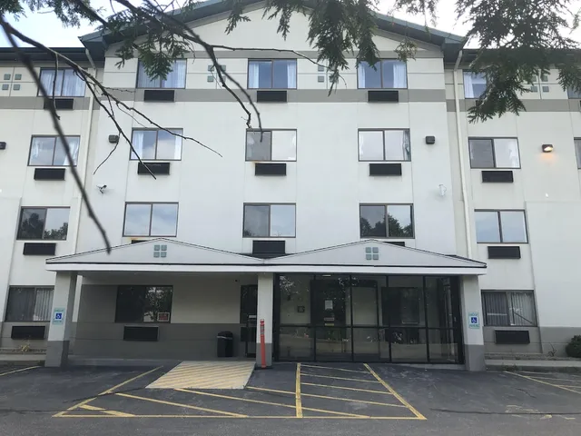 Super 8 by Wyndham Manchester Airport