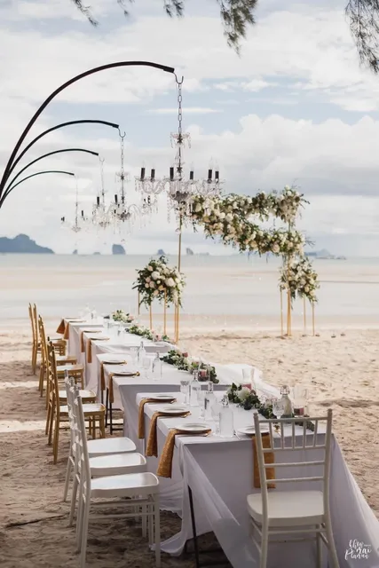 Long Beach bungalow bar & restaurant