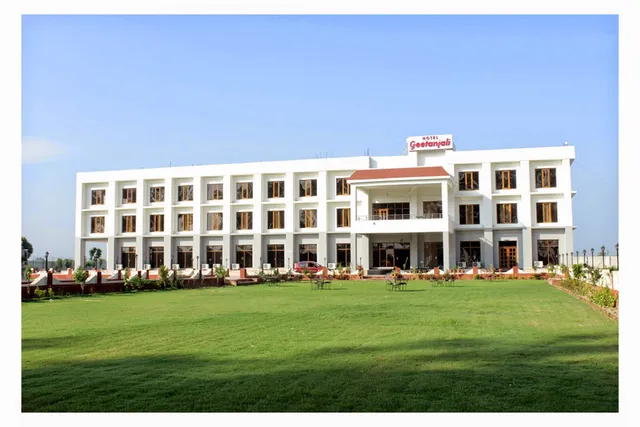 Geetanjali Hotel & motel
