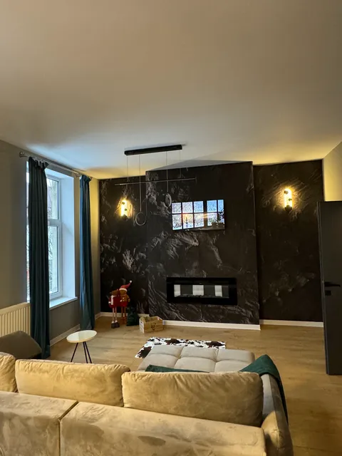 LV Luxury Apart- one minute away from train station