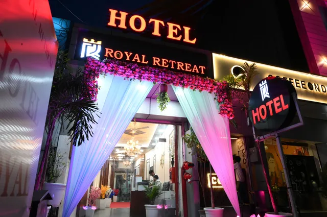 Hotel Royal Retreat - Business & Leisure Hotel