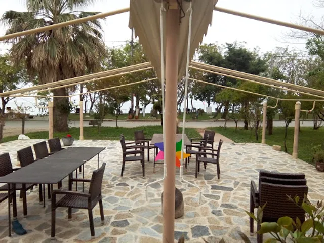 Dionysos Restaurant Develiki
