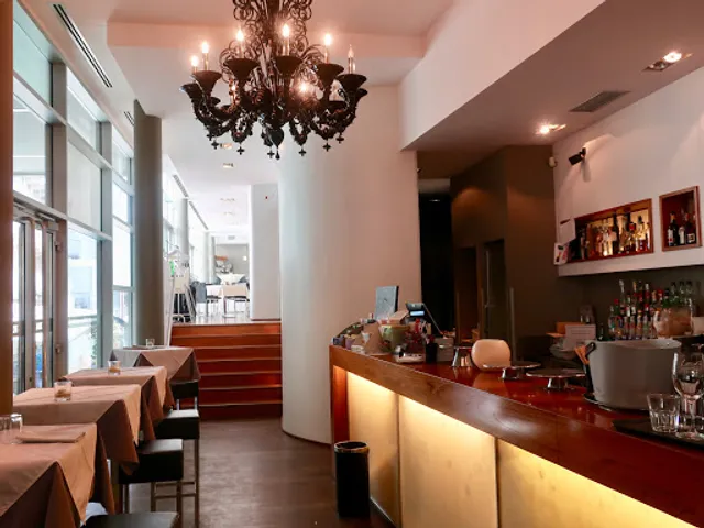 Vox Restaurant and Lounge Bar