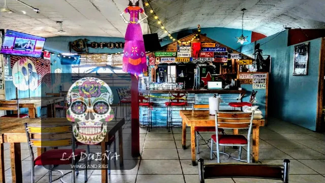 La Dueña alitas y costillas.