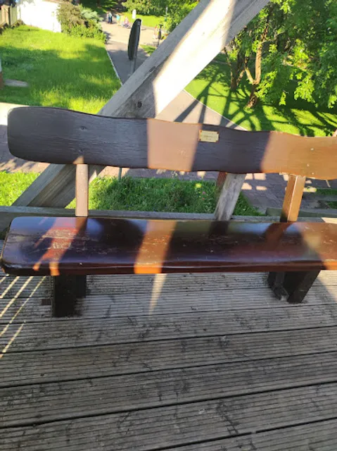 Kowalskis Eispavillon im Park