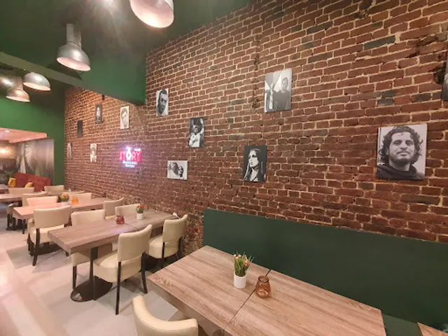 The story القصة