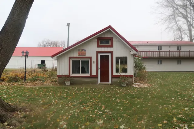 Bayview Bed & Breakfast and Tea Cottage