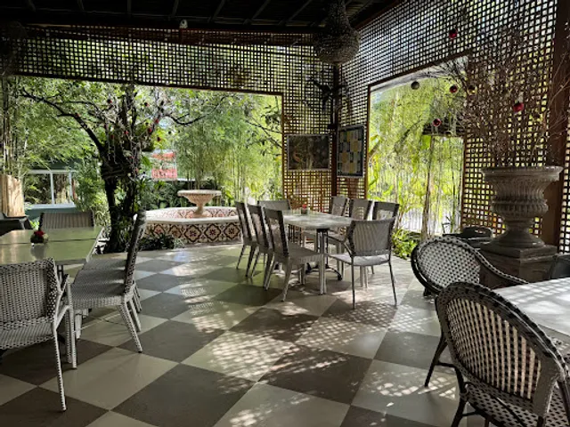 Mercedes Restaurant Cafe