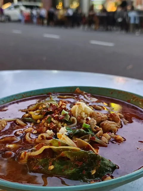 鸿运美食阁 新式小火锅-老友部落（开胃酸菜鱼，麻辣火锅，大骨浓汤）