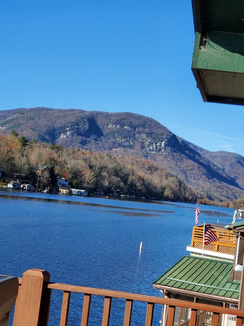 Allure Of The Lake 3 Bedrooms 2 Bathrooms Home