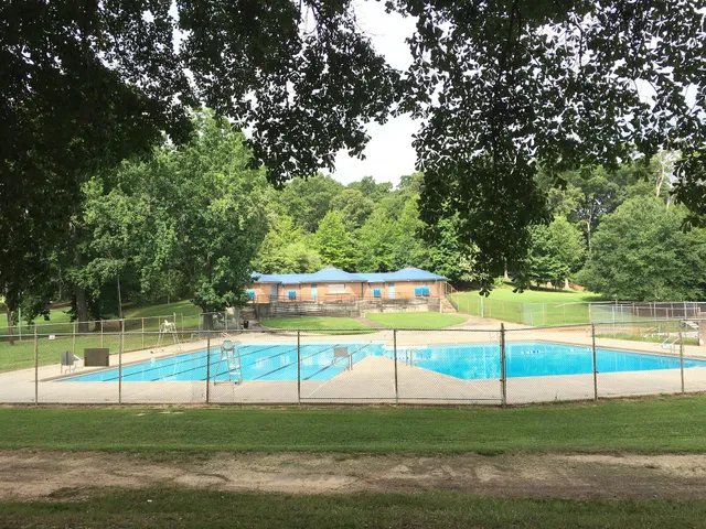 Mozley Park Outdoor Swimming Pool - Powell Pool